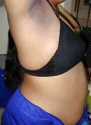 Mature indian aunty boobshow