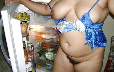 Mature indian aunty boobshow
