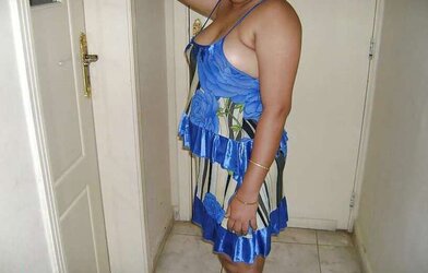 Mature indian aunty boobshow
