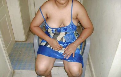 Mature indian aunty boobshow