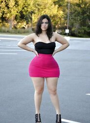 CHIX WITH THIGHS
