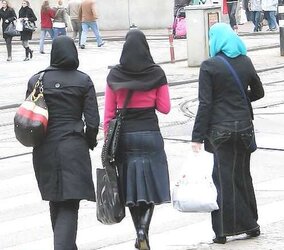 Muslim Nymphs ... Your Hijab Is So Taut!
