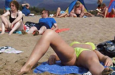 Amateurs Flashing Camel Toes Twat