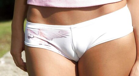 Amateurs Flashing Camel Toes Twat
