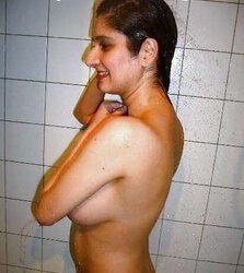 INDIAN SUPER HOT GALS-REENA AUNTY