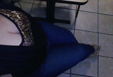 Just Uber-Sexy Mommy ....Non Porn