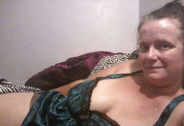 Just Uber-Sexy Mommy ....Non Porn