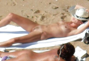 Chicks nudistes