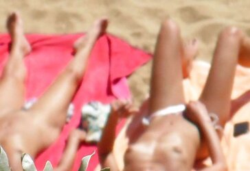 Chicks nudistes