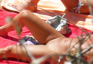 Chicks nudistes