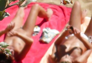 Chicks nudistes