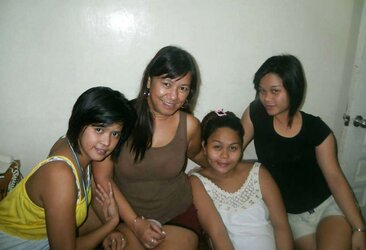 Asian chick gladys and her mum on webcam