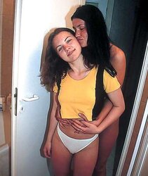 2 brunettes playing in the bath