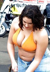 Candid PLUMPER Favories