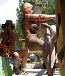 Die Drecksau mit den Hammertattoos!