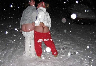 Nymphs MOONING displaying That Butt