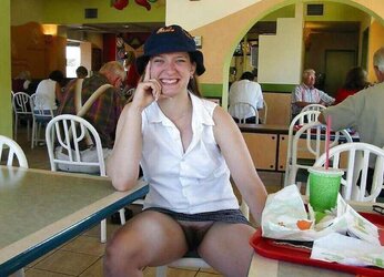 Public cootchie demonstrating, fanny displaying, Flashing off again.