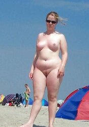 Giant grils gigantic thighs