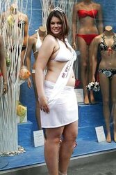 Giant grils gigantic thighs
