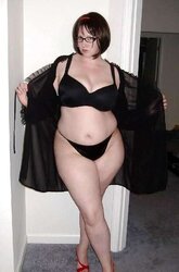 Giant grils gigantic thighs
