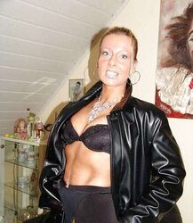 Granny Bettina in leather STARTING
