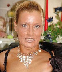 Granny Bettina in leather STARTING