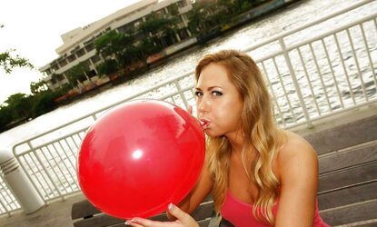 Carter Cruise in her very first ever deep-throat to pop