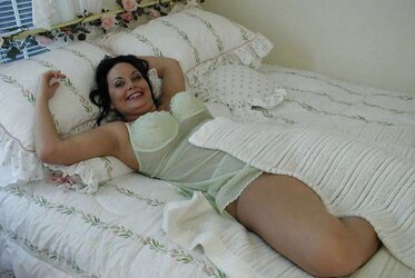 Leslie styles images