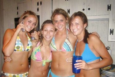Bikinigirls 34 (4 chicks exclusive)