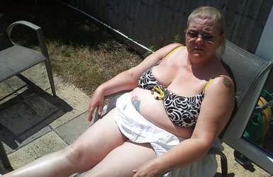 Saggy hooters in swimsuit.