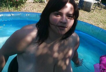 Lantti Irres In The Pool