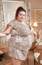CHUBBY MATURE LATINO