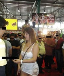 Debaixo da saia 42 - Under the miniskirt