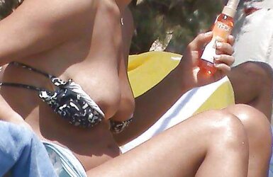 Remarkable Beach Nipslip by Voyeur TROC