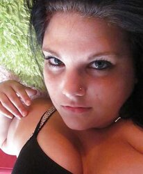 Super-Cute super-sexy chubby teenager selfpics