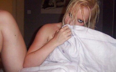 BOINKING SCORCHING PLATINUM-BLONDE