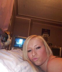 BOINKING SCORCHING PLATINUM-BLONDE
