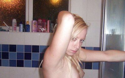 BOINKING SCORCHING PLATINUM-BLONDE
