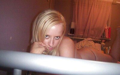 BOINKING SCORCHING PLATINUM-BLONDE