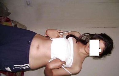 Desi gf random clicks by her bf
