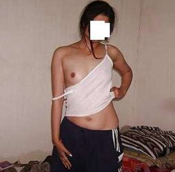 Desi gf random clicks by her bf