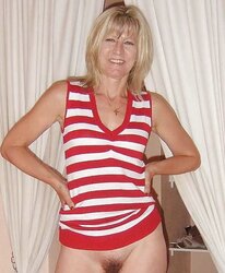 Bottomless matures candid