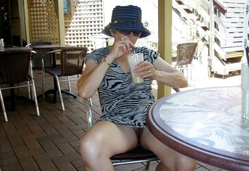 Outdoor upskirt