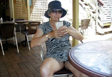 Outdoor upskirt
