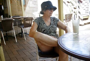 Outdoor upskirt