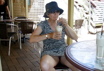 Outdoor upskirt