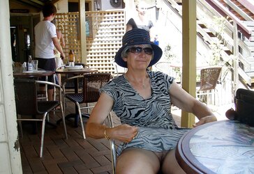 Outdoor upskirt