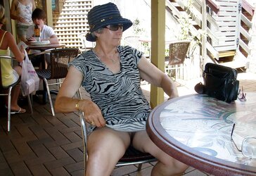 Outdoor upskirt