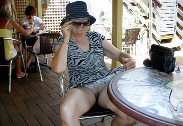 Outdoor upskirt