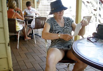 Outdoor upskirt
